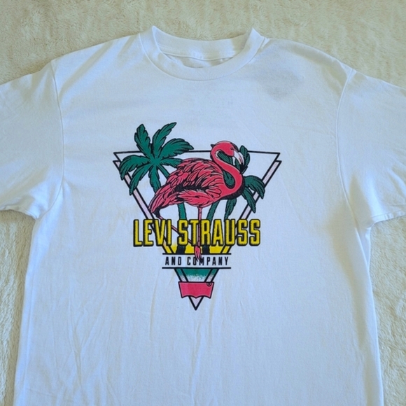 Levi's Flamingo🦩 Graphic Tee👕 - NWT - Picture 8 of 11